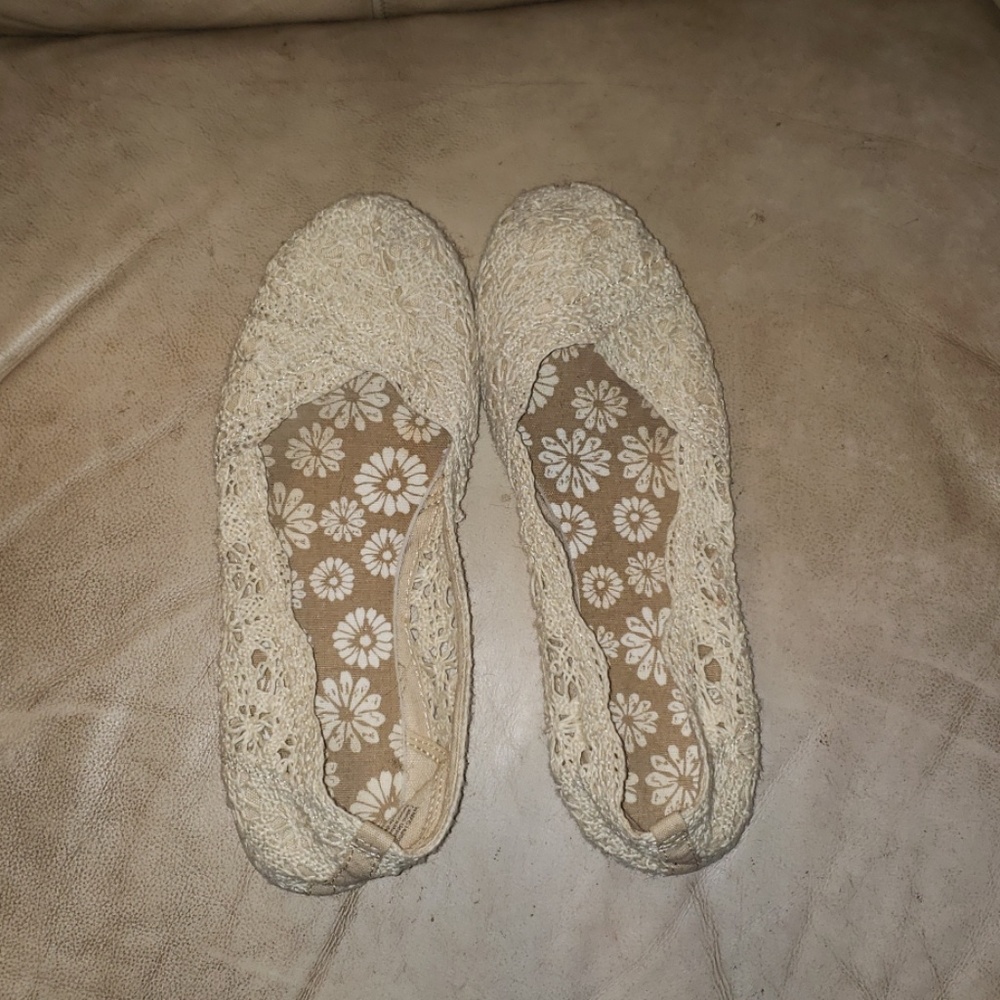 Cream Lace Flats
